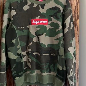 Gently used Supreme camouflage size small.